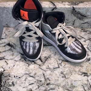 Nike Kids Sneakers Black and White